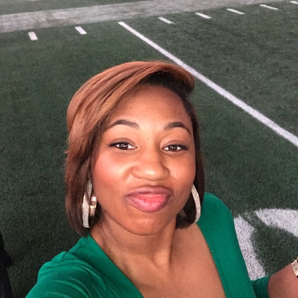 Meet your Posher, Jahniene - Picture 1 of 1